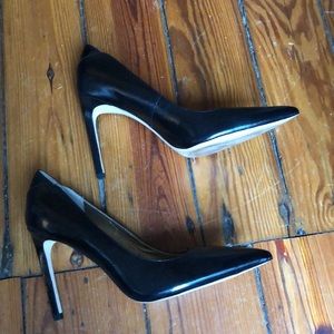 Sam Edelman black pointy toe decorative back pump